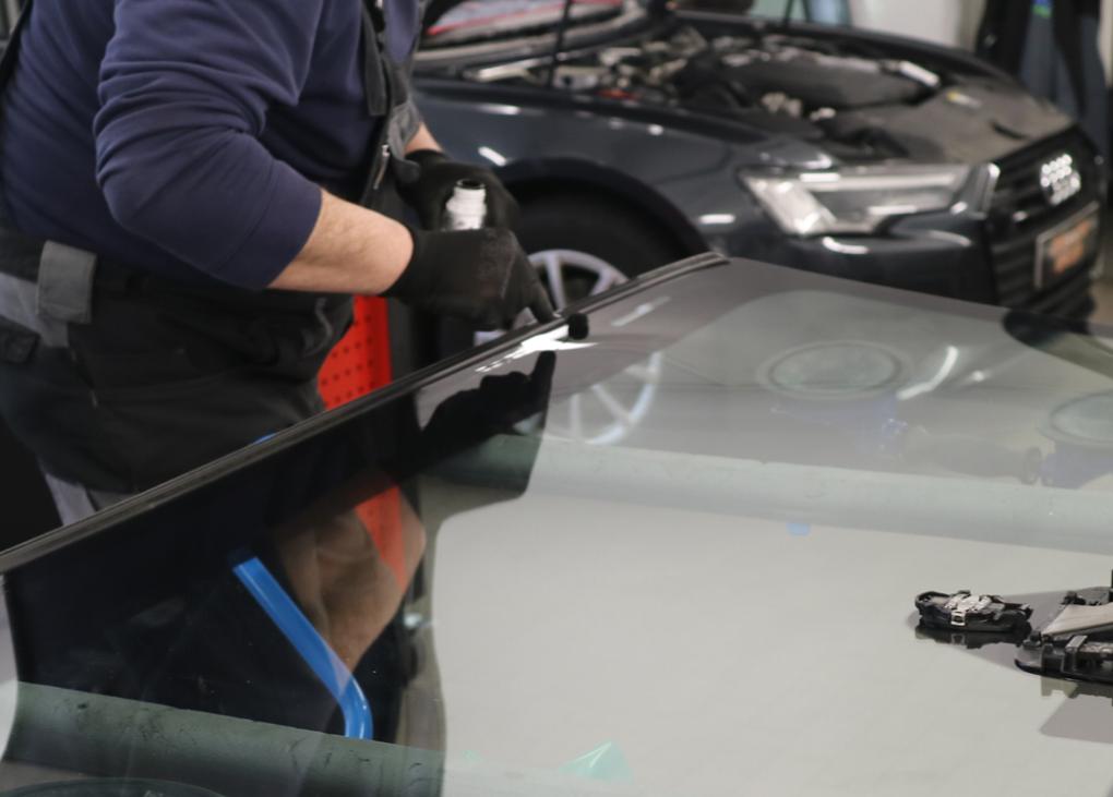 headerbild_2_glasschaeden_1920x744px